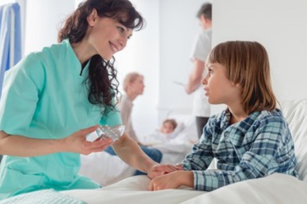 Ребенок в больничной палате