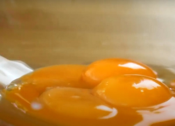 Отделение желтков