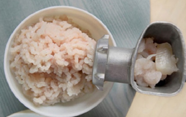 Пропускание рыбы через мясорубку