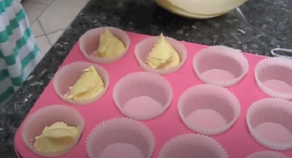 Выкладывание теста в формочки