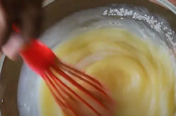 Перемешивание венчиком