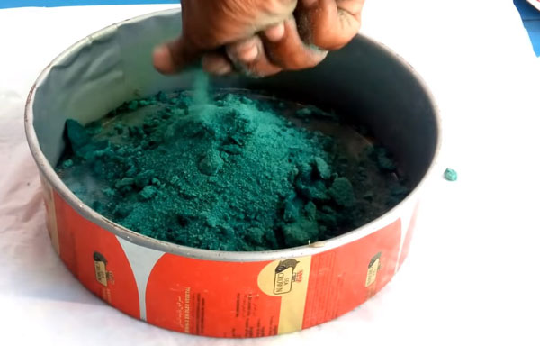 Разминание песка вручную