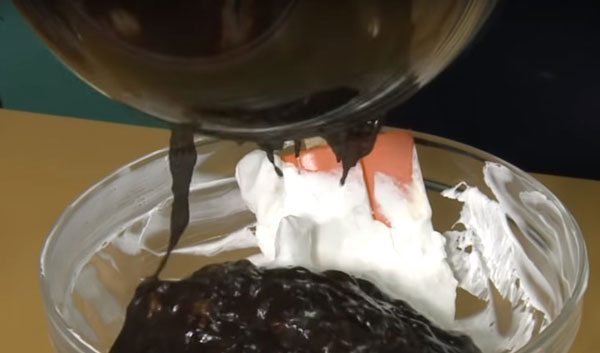 Добавление шоколадно-банановой смеси