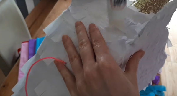 Нанесение клея