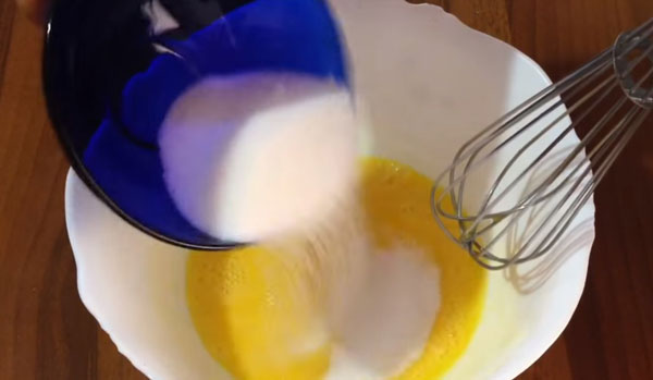 Всыпание сахара