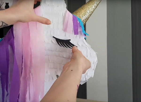 Приклеивание ресниц