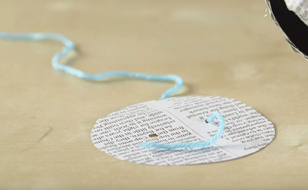 Кружочек с просунутой веревочкой