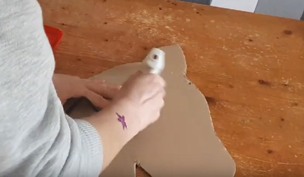 Нанесение клея