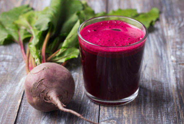 Свекла и стакан свекольного сока