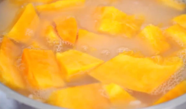 Тыква варится вместе с рисом