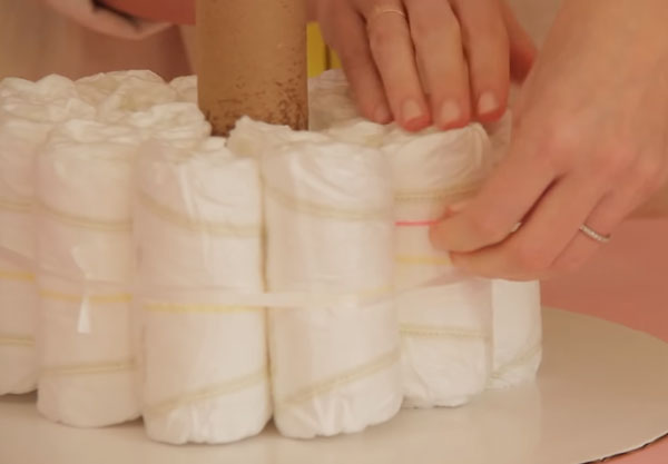 Выставляется второй круг подгузников на первом этаже