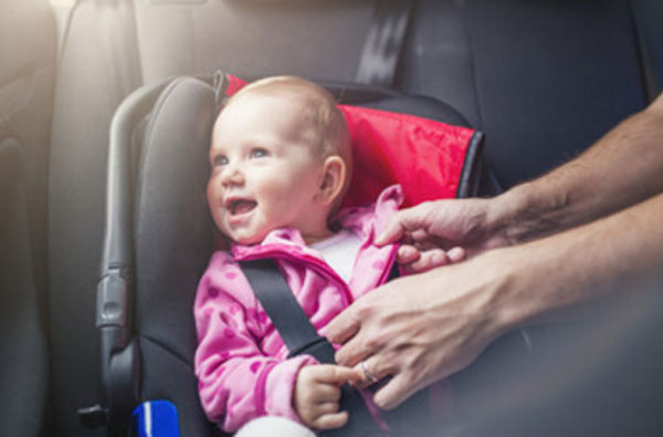 Ребенок в автомобильном кресле