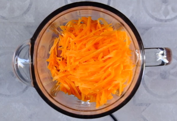 Морковь добавлена в блендер