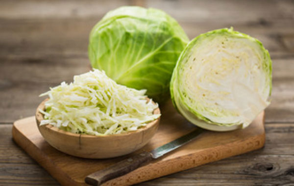 Мелко нашинкованная капуста, половина и целый качан