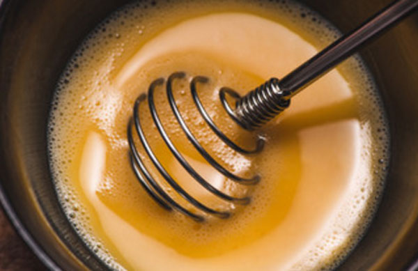 Взбивание яйца