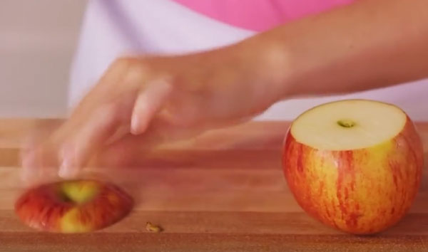 Срезают крышечку