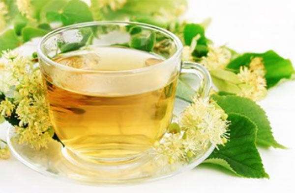 Чашка с липовым отваром