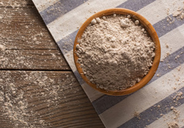 Миска с ржаной мукой