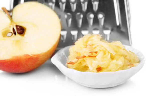 Яблоко, натертое на крупной терке