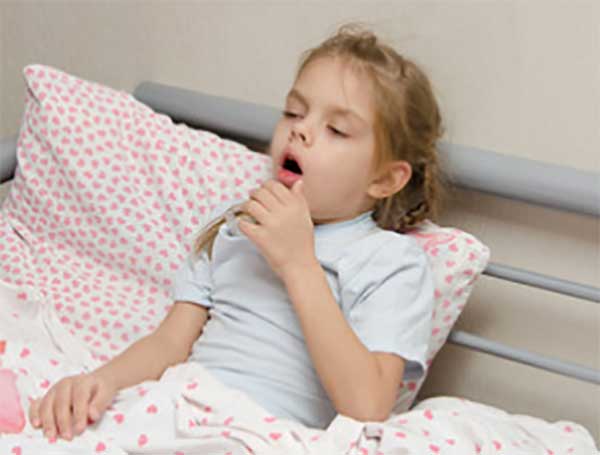 Девочка зашлась кашлем