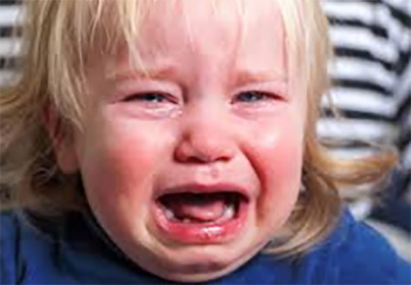 Ребенок плачет