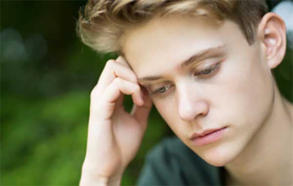 Грустный парень