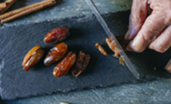 Нарезание фиников