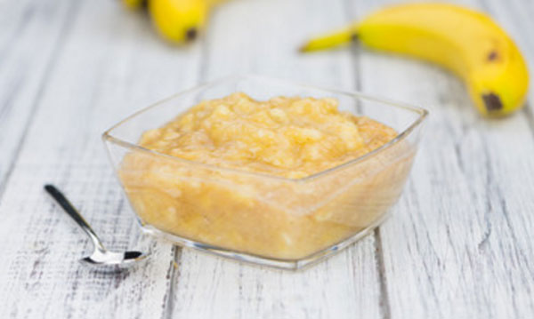 Банановое пюре и бананы