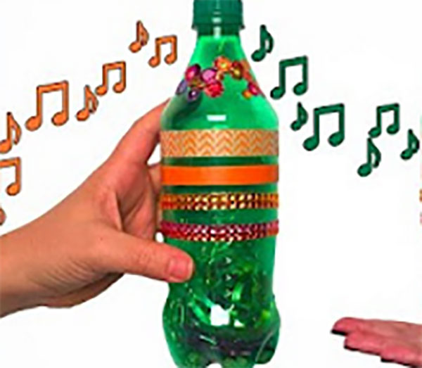 Погремушка из бутылки