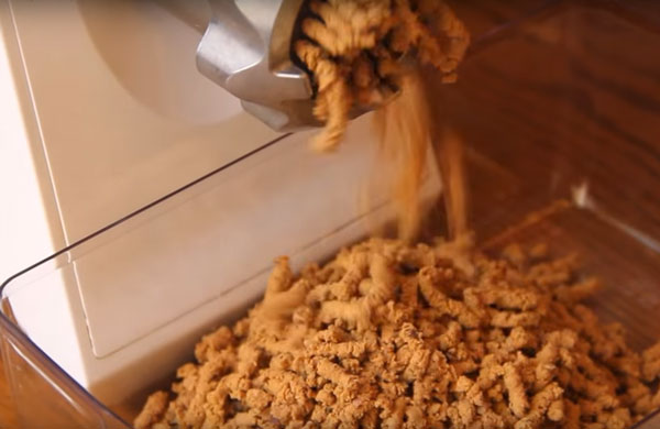 Перемалывание печени на мясорубку