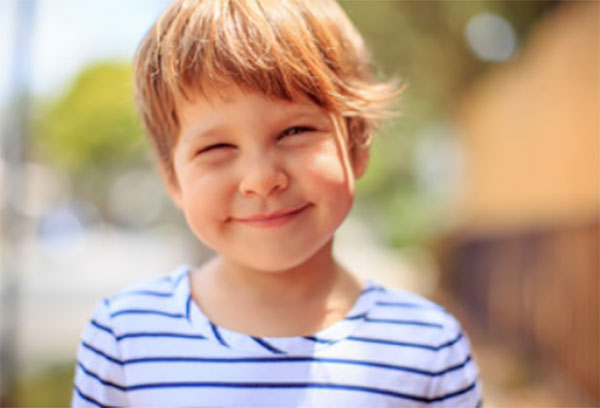 Улыбающийся мальчик
