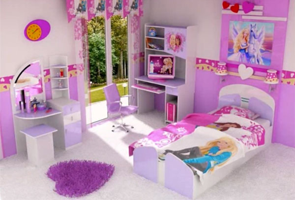 На постельном белье барби, над кроватью тоже, на полу коврик в виде сердца, на шкафчике изображение любимых героев