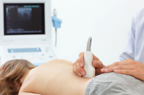 Ребенку делают УЗИ почек