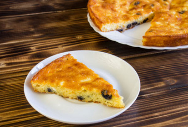 Творожная запеканка с изюмом