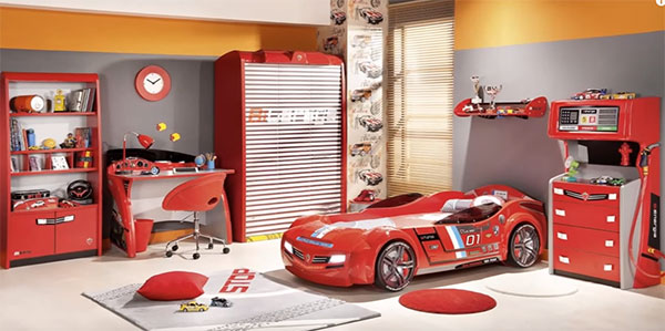 Тематический интерьер, автомобиль, заправка бензина. Все выполнено в красном цвете