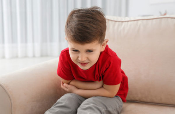 Мальчика скрутило от боли в животе