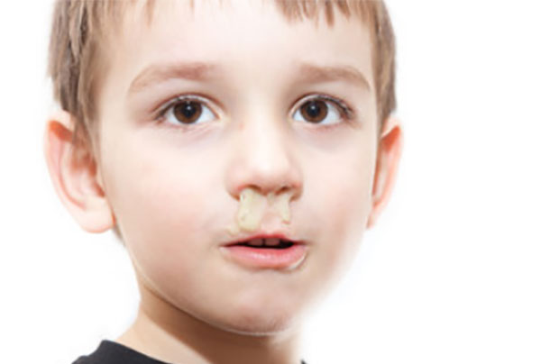 У мальчика обильные сопли