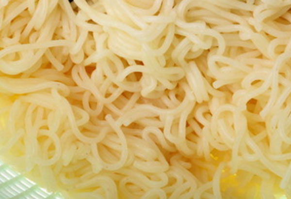 Вермишель в друшлаге