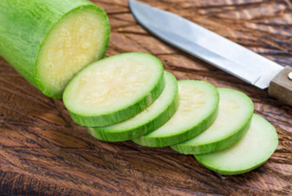 Кабачок, частично нарезанный кольцами