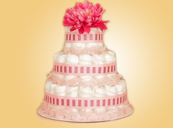 Готовый трехэтажный торт