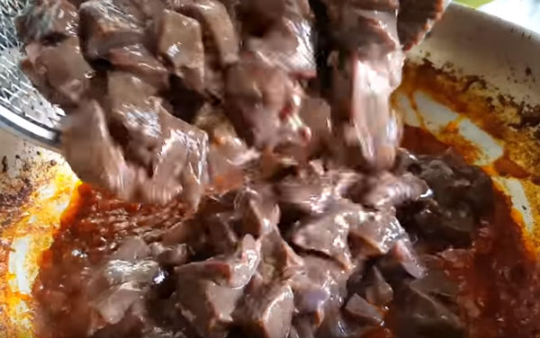 Добавление печени к тушенным овощам