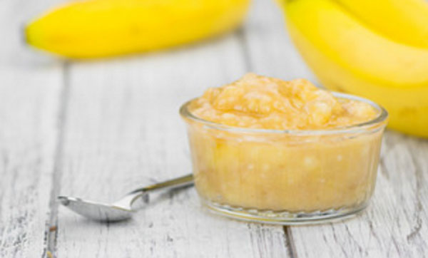 Банановое пюре и бананы