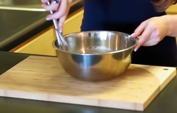 Вымешивание венчиком