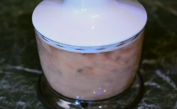 Взбивание рыбы в блендере