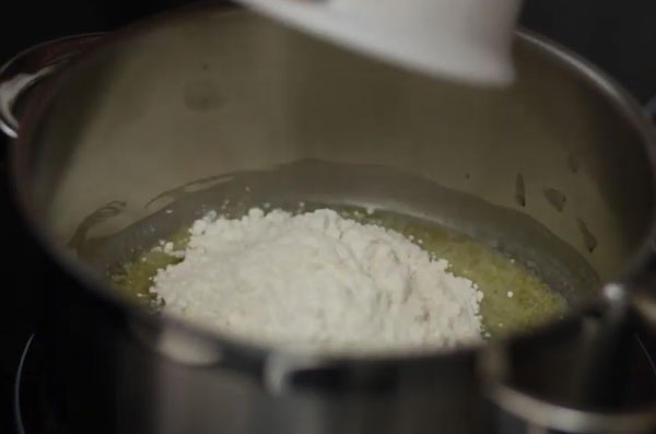 Добавление муки