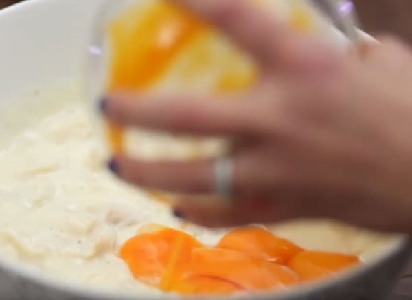 Переливание желтков в рыбную массу