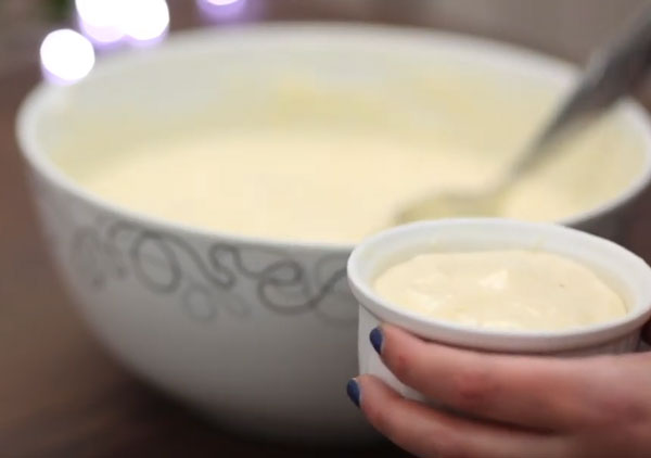 Перекладывание рыбной массы в формочки