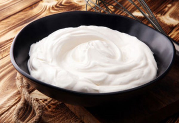 Крем из сметаны, пудры и загустителя