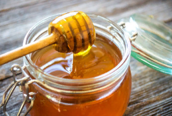 Открытая баночка меда