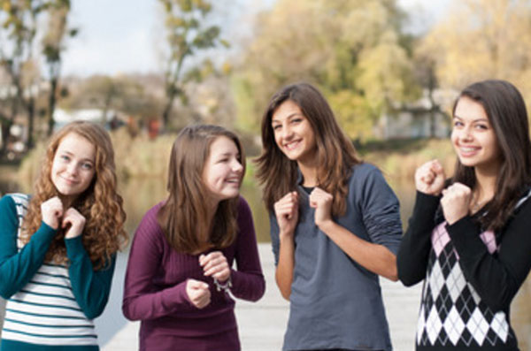 Четыре девочки - подростка